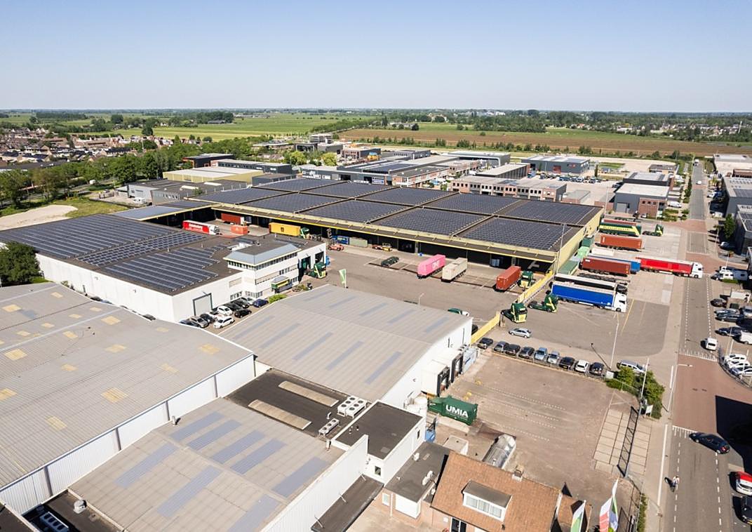 Luchtfoto van bedrijventerrein Nieuwe Wetering in Bergambacht
